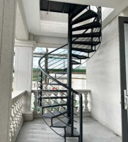 Escalier Modulaire Rotatif en Métal Moderne pour Appartement Intérieur