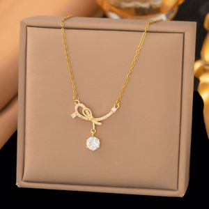 Collar de Acero Inoxidable con Colgante de Mariposa y Circonita en Oro de 18K, Hipoalergénico, para Mujer - Product Image 2