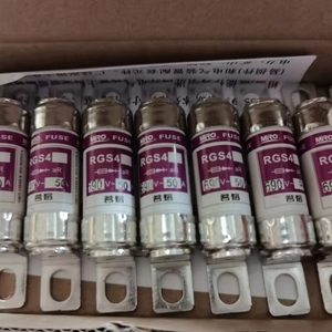 Fusible rapide Mro Rgs4 63A 890V 50KA avec élément fusible en argent et remplissage de sable de quartz pour une capacité de coupure élevée - Product Image 1