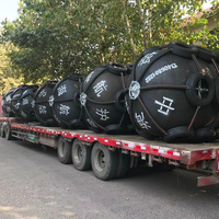 Fender pneumatique industriel en caoutchouc gonflable flottant pour transfert de navire à navire
