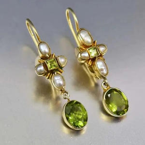 Pendientes colgantes chapados en oro vintage con peridoto y bisel de perlas de imitación para mujer, joyería de fiesta - Product Image 3