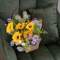 Ensemble de paniers de fleurs artificielles tournesol et marguerite CF01466, 33 cm, avec panier en papier et verdure pour la décoration de table de cadeau à la maison