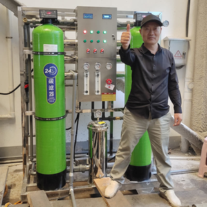 Équipement compact de traitement d'eau par osmose inverse 2000 LPH pour l'alimentation en eau communautaire avec <span class=keywords><strong>adoucisseur</strong></span> au charbon et distributeur d'eau de puits 2 m³/h - Product Image 5