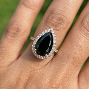 Bague moderne en argent sterling 925 avec diamant de laboratoire pour femme, bijoux de mariée raffinés avec finition polie durable et élégante - Product Image 1