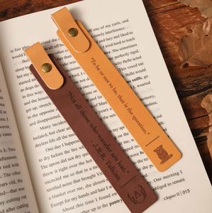 Marcapáginas Personalizado de Cuero PU Grabado, Moderno, Regalo Educativo para Amantes de los Libros, Uso Escolar y de Oficina - Product Image 2