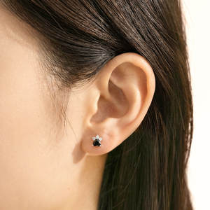 Nouvelle collection élégante : Boucles d'oreilles clous en or blanc massif 18 carats avec spinelle noire et diamant naturel, cadeau spécial pour femme - Product Image 4