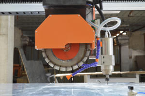 Scie à pont 5 axes en promotion pour la dé<span class=keywords><strong>coupe</strong></span> de marches en granit, de dalles de marbre, de rebords de fenêtre, Scie à pont CNC Esuton mobile - Product Image 5