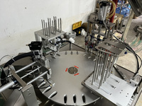Machine automatique rotative de remplissage et de scellage de cuillères à miel pour l'emballage de produits alimentaires liquides