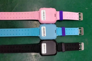 Умные часы Q12 2G Android для детей с SIM-картой, LBS-трекингом, SOS, камерой, водонепроницаемые IP67, экран 1.44 дюйма, для мальчиков и девочек - Product Image 4