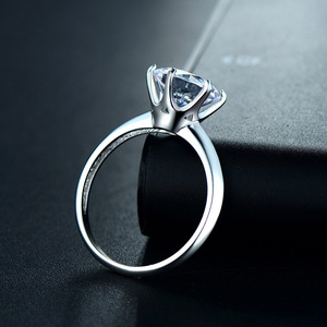 Anillo Solitario de Plata de Ley S925 con Zirconia Redonda de Seis Puntas, Anillo Clásico de Compromiso, Boda o Promesa para Mujer - Product Image 5