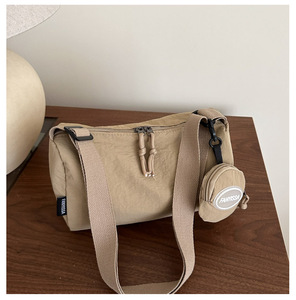 Bolso Cruzado de Alta Calidad para Mujer <span class=keywords><strong>con</strong></span> Mini Bolsa Extraíble, Sistema de Almacenamiento Doble, Superficie Texturizada y Tono Neutro Vintage - Product Image 1