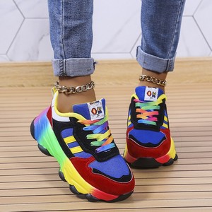 Zapatos informales de gran tamaño, zapatos deportivos informales transpirables tejidos con cordones a la moda con fondo de arcoíris para mujer - Product Image 6