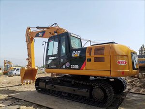 Excavatrice sur chenilles CAT 320D2 de 20 tonnes de haute qualité, excavatrice Caterpillar 320D2 d'occasion en stock - Product Image 6
