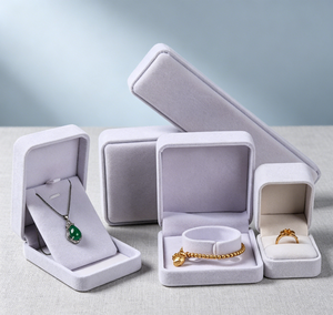 Coffret de boîtes en papier haut de gamme avec base rigide en tissu velours violet clair, design carré, fermeture magnétique, en pâte à papier gaufrée - Product Image 5