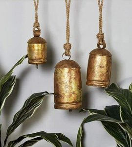 Clochettes de vache suspendues, ensemble de 3, sculptées à la main, finition rustique, pour décoration extérieure, fabriquées à la main - Product Image 1