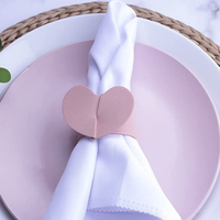 Porte-serviettes en cuir en forme de cœur, boucle à serviettes portable et réutilisable pour la décoration de table de mariage, d'anniversaire ou de fête