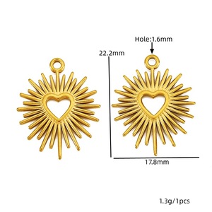 Colgante de Corazón con Sol y Luna de Acero Inoxidable, Chapado en Oro de 18K, Accesorios para Joyería DIY, para Collares y Pendientes, Venta al Por Mayor - Product Image 3