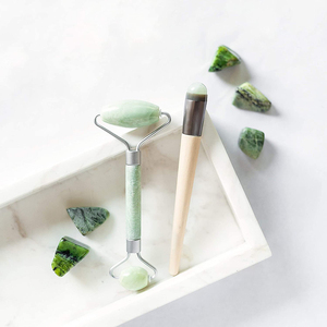 All'ingrosso personalizzato <span class=keywords><strong>pietra</strong></span> di giada verde facciale Masajeador Rodillo Gua Sha Set di strumenti per il massaggio del <span class=keywords><strong>viso</strong></span> sotto gli occhi - Product Image 5