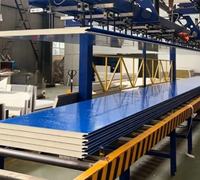 Panneaux sandwich en polyuréthane légers et isolés, au design moderne et personnalisé, pour bâtiments industriels et installations agricoles