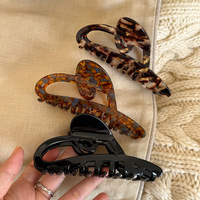 Pince à cheveux minimaliste française en acétate, motif cœur évidé, texture écaille de tortue classique, pince crabe polyvalente pour femme