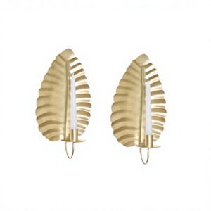 Portavelas para colgar en la pared de diseño extremadamente bueno, Juego de 2 portavelas de Metal de Color dorado a la venta - Product Image 1