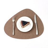 Set de table carré isolant en cuir double face à motif vachette, style moderne et simple, pour tasses à thé, usage domestique, style occidental