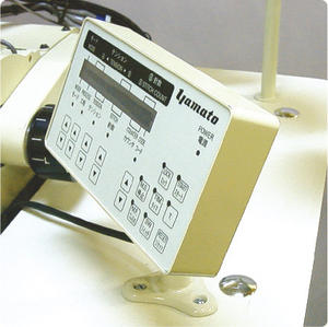 Máquina Remalladora de Alta Eficiencia Yamato AZ8451 con Base Cilíndrica para Colocar Cinta Elástica - Product Image 3