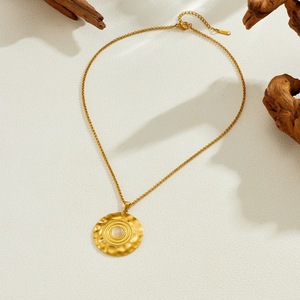 European American Style Retro Round Gold Plated Stainless Steel Pendant Box Chain Clavicle Necklace - Product Image 3