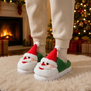 Chaussons d'hiver et d'automne pour adultes, motif Père Noël 3D, doux, à semelle épaisse antidérapante, en coton peluche chaud et confortable - Product Image 2