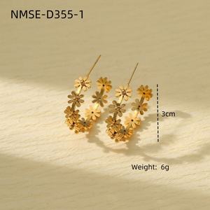Pendientes de Acero Inoxidable de Alta Gama para Mujer, Estilo Europeo y Americano, Diseño Moderno en Forma de C con Flor y Diamantes, Lujo Ligero, 18K, para Aniversario o Fiesta - Product Image 6