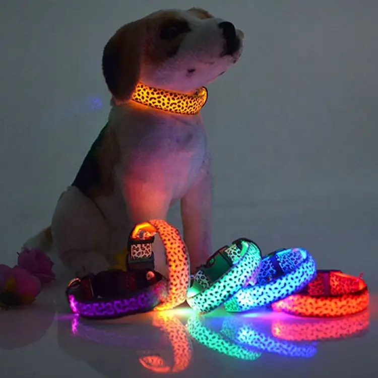 Benutzer definierter wiederauf ladbarer USB-Lichtst reifen Einstellbarer mehrfarbiger Lade blitz im Dunkeln leuchten LED-Hunde halsband mit Leopard