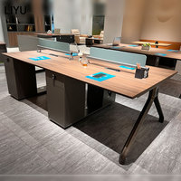 Bureau de travail moderne en bois Liyu pour 4 personnes avec tiroir, armoire latérale, structure en acier, poste de travail modulaire pour le personnel
