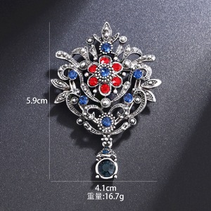 Broches de luxe personnalisées en alliage plaqué or avec pendentif fleur pour femme, accessoires polyvalents pour mariage, fiançailles, fête et cadeaux - Product Image 4