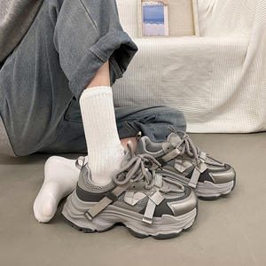 Chaussures de sport respirantes en maille pour femme, style printemps, décontractées, à lacets, semelle épaisse, non imprimées, rehaussantes, excellentes - Product Image 1