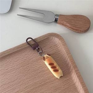 CHENXI Porte-clés en résine Lapin Ours Baguette, Pendentif Mignon Dessin Animé en Forme de Pain, Breloque de Sac, Cadeau pour Couples et Amis - Product Image 4