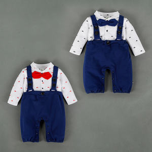 Vêtements pour bébés garçons en gros : Barboteuse bio avec cravate, designs élégants - Product Image 2