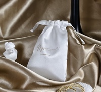 Pochette en satin à cordon de serrage, sac anti-poussière en soie avec logo, idéal pour les cheveux, les perruques, les sacs à main, les vêtements - Vente chaude directe usine