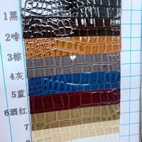 Vente en gros de rouleaux de tissu en cuir synthétique gaufré à motif brillant de crocodile en PVC pour la fabrication de sacs