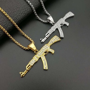 Pendentif initial AK47 en acier inoxydable plaqué or, faible MOQ, vente en gros - Product Image 1