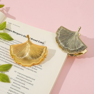 Clip de planificateur créatif en forme de feuille de Ginkgo, clip de page de livre culturel et créatif, marque-pages vintage en métal en forme de feuille de Ginkgo - Product Image 3