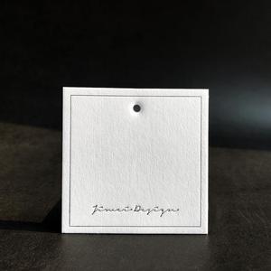 Giấy Cotton Logo Dập Nổi Sang Trọng Thẻ Treo Màu Trắng Cho Quần Áo Logo Riêng - Product Image 5