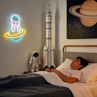 Neonawall En gros Enseigne néon LED personnalisée Astronaute, Décoration murale USB avec anneau étoilé, Classée IP65, Montable au mur pour la maison et les boutiques tendance