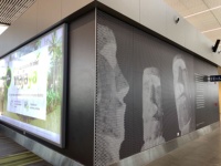 Panneau mural HPL intérieur noir mat à texture lisse pour immeuble de bureaux