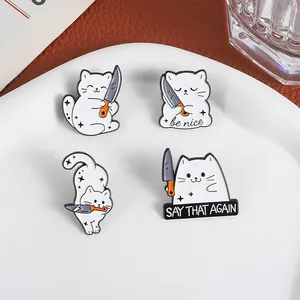 Broches en émail Chat mignon de dessin animé avec un couteau, Chat dynamique 'Be Nice Stay That Again', Badges pour sac et revers, Cadeaux pour amis - Product Image 3