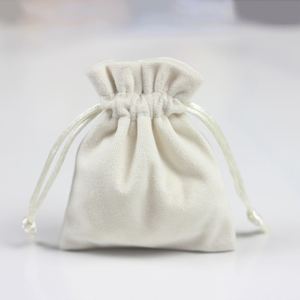 Pochette en velours de luxe avec logo en feuille d'or - Grande taille pour bijoux/accessoires, vente en gros - Product Image 4