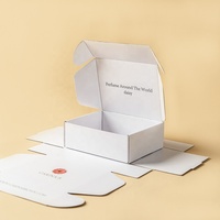 Papier de luxe personnalisé Boîte cadeau en carton personnalisé Emballage rigide, pliable et rigide pour expédition de vêtements Stratification mate