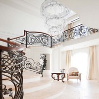 Rampe d'escalier en fer forgé de style classique pour villa