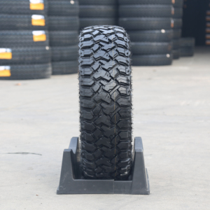 Pneus radiaux pour voitures particulières LCH T-Rex 33X12.5R18LT 122Q 10PR, bon état de route, neufs - Product Image 1