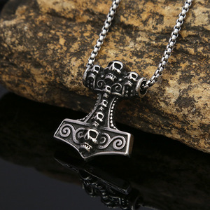 Yunnique – collier avec pendentif marteau en forme de crâne en acier inoxydable pour hommes, chaîne de couleur acier, bijoux à la mode - Product Image 2