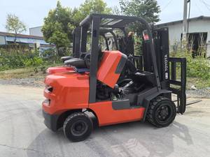 Chariot élévateur diesel Toyota FD30 d'occasion de 3 tonnes - Bon état, moteur et roulements testés, vendu par la marque japonaise d'origine - Product Image 4